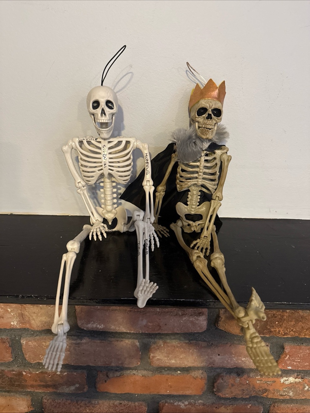 Decorative Skeleton Pair – White and Tan Halloween Shelf Accents